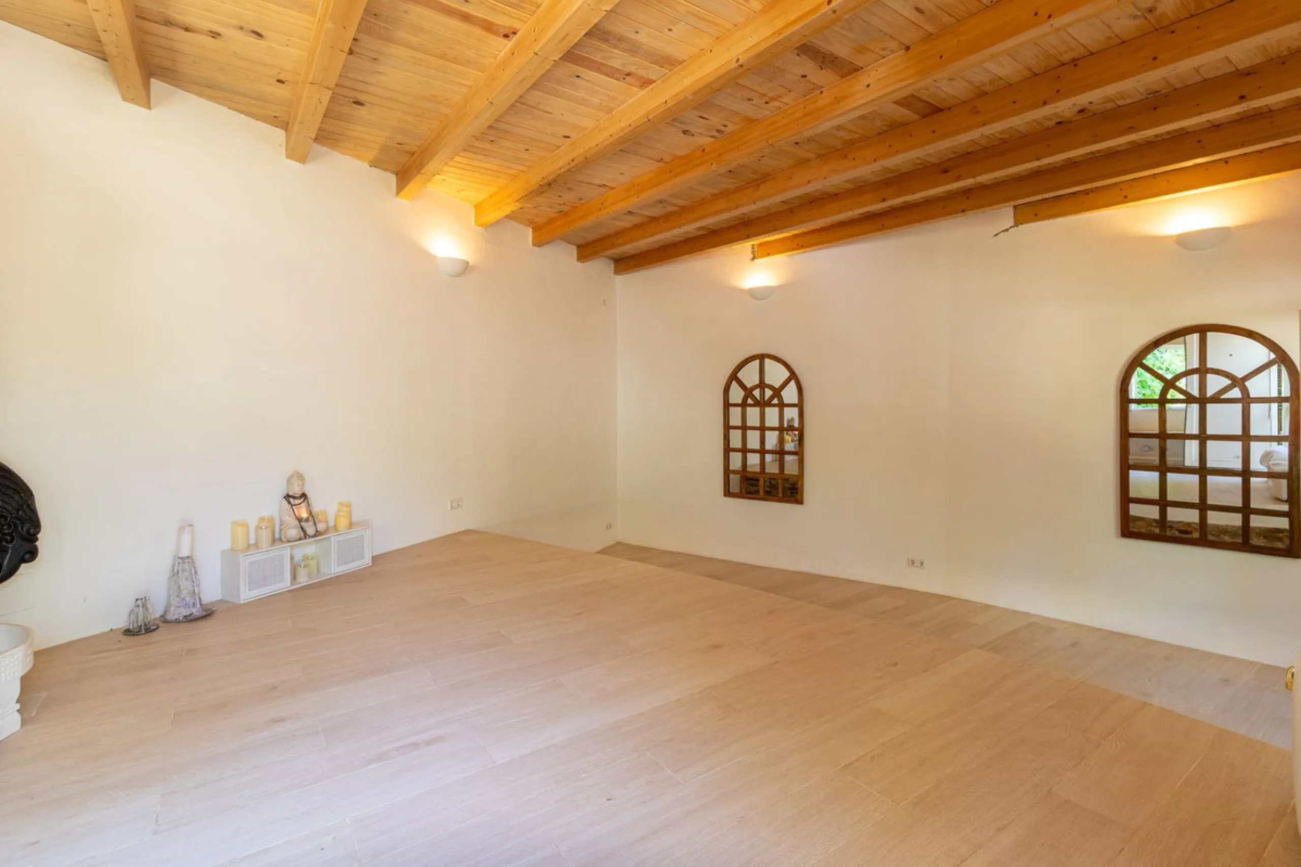 **Panoramic 6-Bedroom Villa with Protected Green Border & 2,100 m² Plot – El Higuerón / El Majadal**