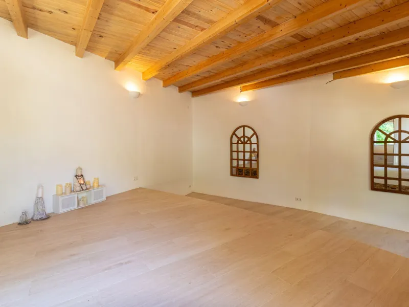 **Panoramic 6-Bedroom Villa with Protected Green Border & 2,100 m² Plot – El Higuerón / El Majadal**