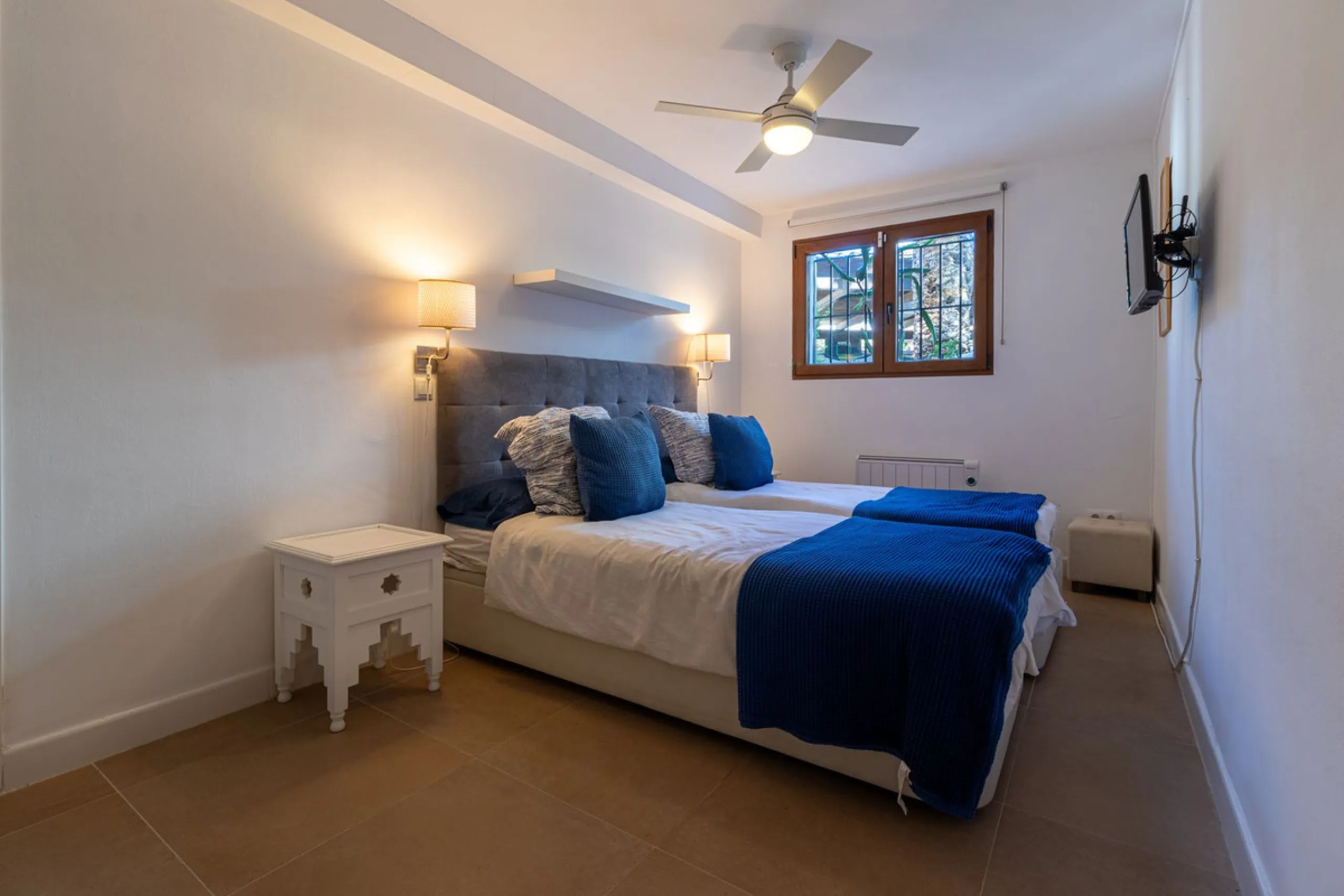 **Panoramic 6-Bedroom Villa with Protected Green Border & 2,100 m² Plot – El Higuerón / El Majadal**