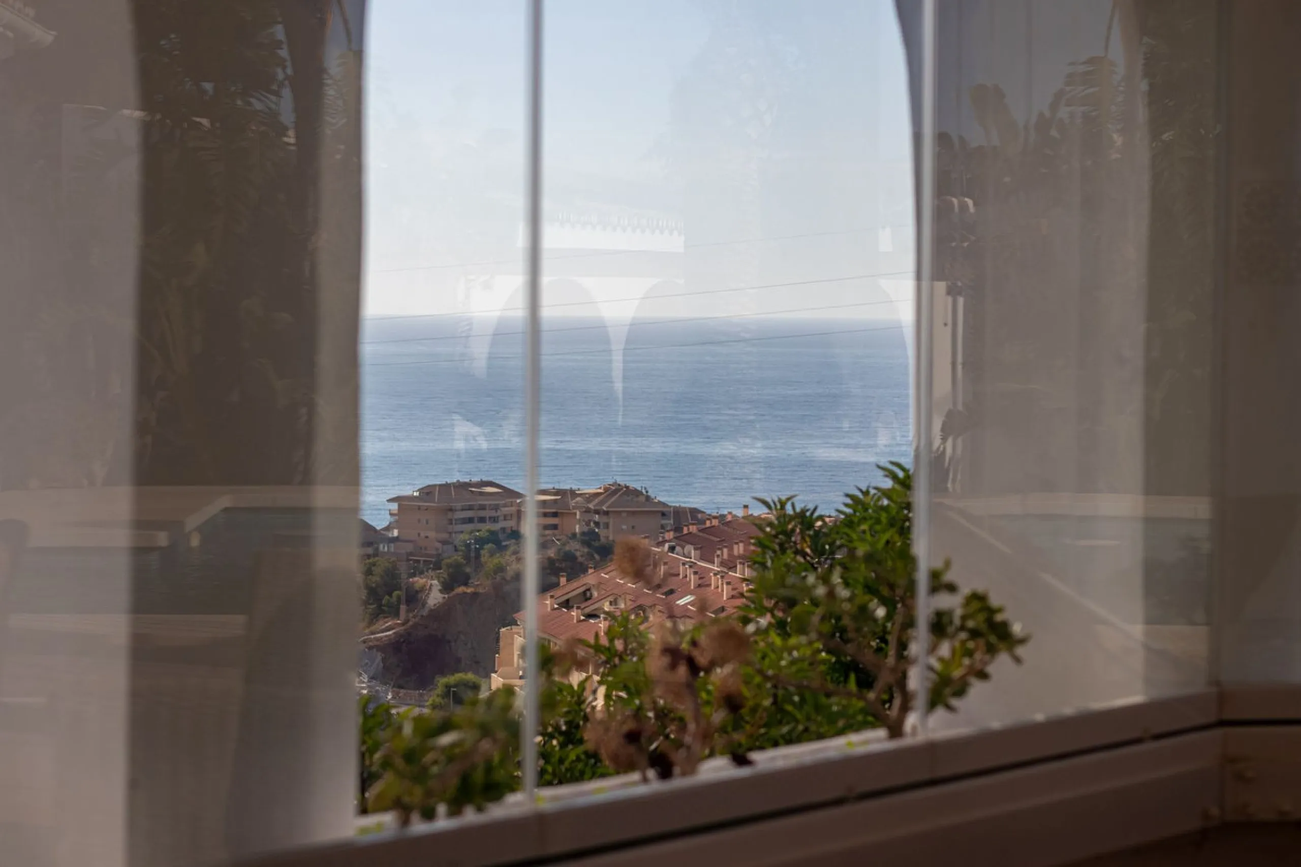 **Panoramic 6-Bedroom Villa with Protected Green Border & 2,100 m² Plot – El Higuerón / El Majadal**