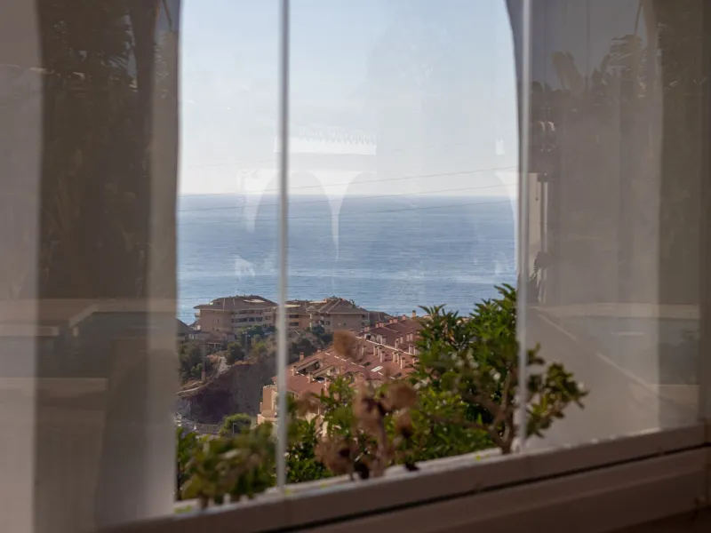 **Panoramic 6-Bedroom Villa with Protected Green Border & 2,100 m² Plot – El Higuerón / El Majadal**