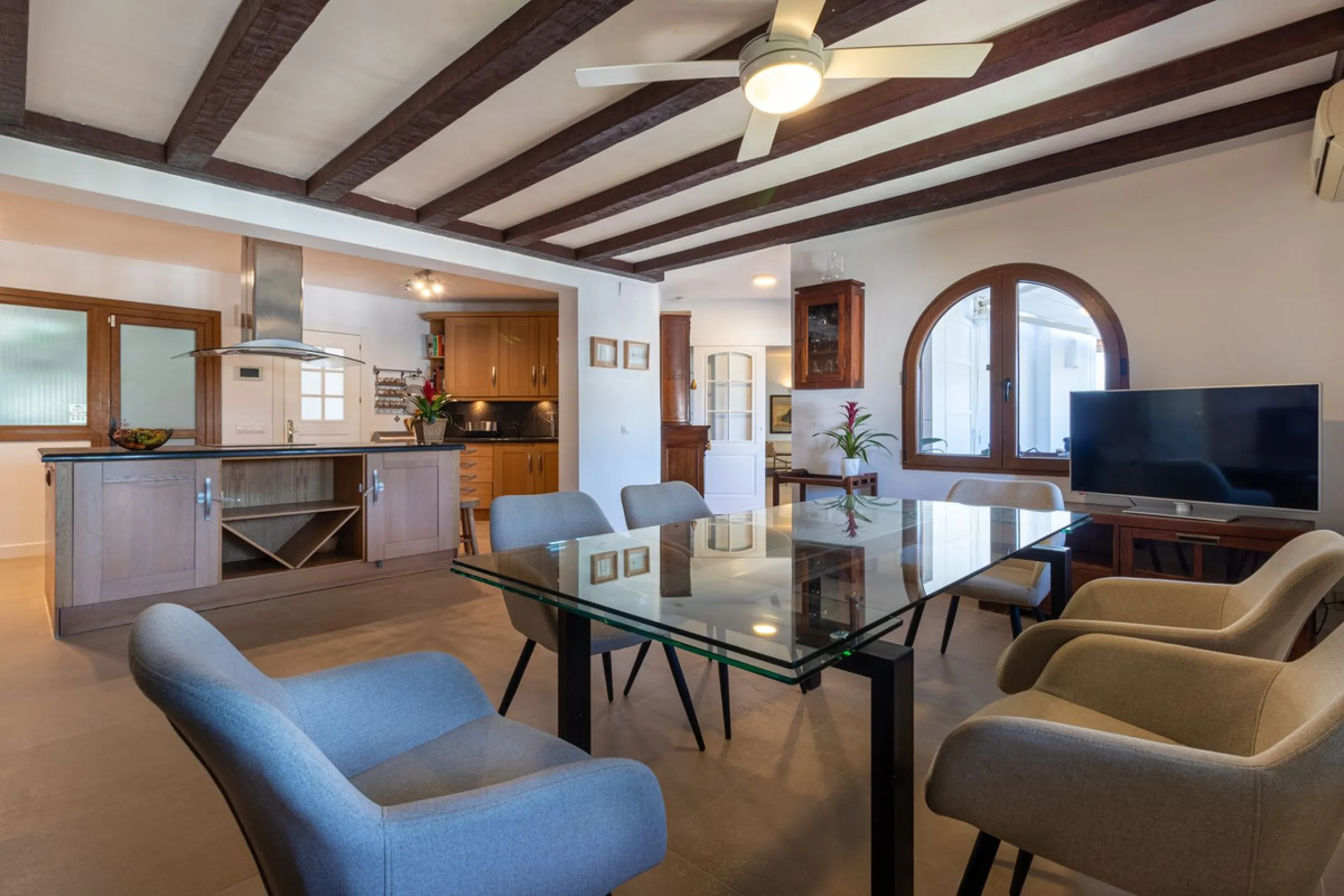 **Panoramic 6-Bedroom Villa with Protected Green Border & 2,100 m² Plot – El Higuerón / El Majadal**