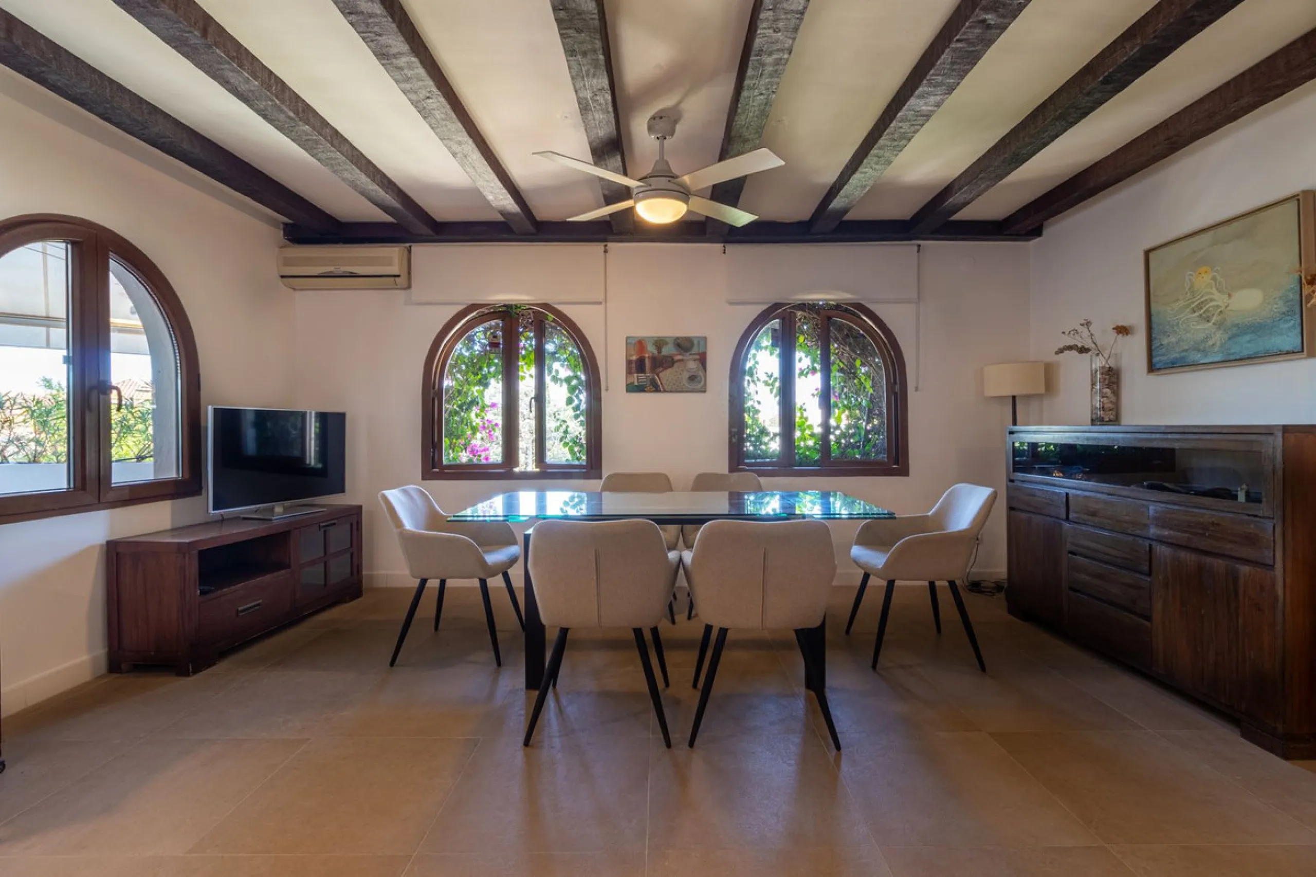 **Panoramic 6-Bedroom Villa with Protected Green Border & 2,100 m² Plot – El Higuerón / El Majadal**