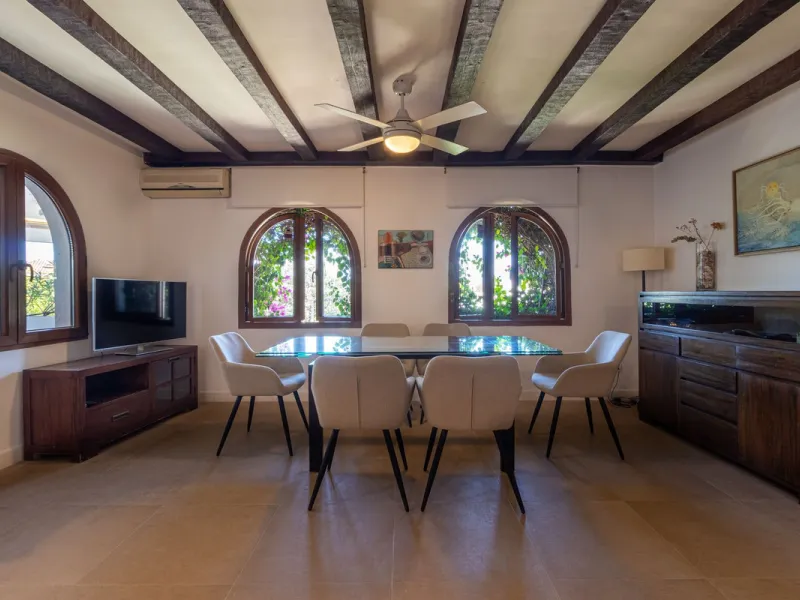 **Panoramic 6-Bedroom Villa with Protected Green Border & 2,100 m² Plot – El Higuerón / El Majadal**
