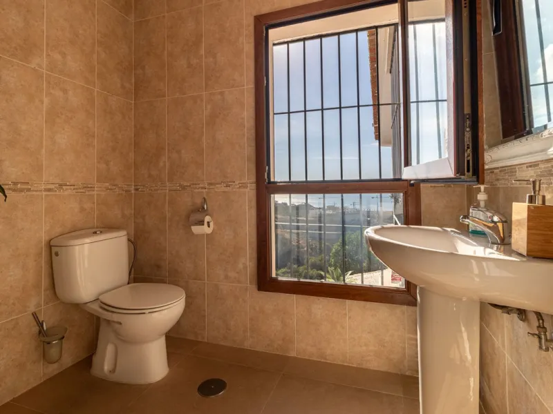 **Panoramic 6-Bedroom Villa with Protected Green Border & 2,100 m² Plot – El Higuerón / El Majadal**