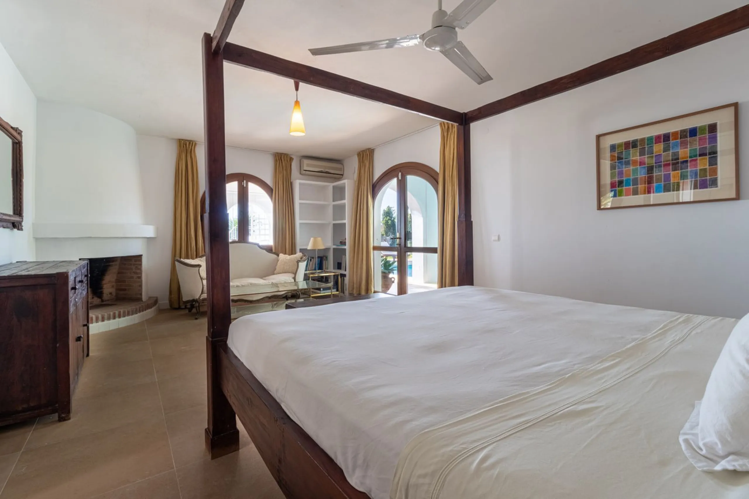 **Panoramic 6-Bedroom Villa with Protected Green Border & 2,100 m² Plot – El Higuerón / El Majadal**