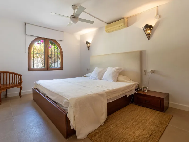 **Panoramic 6-Bedroom Villa with Protected Green Border & 2,100 m² Plot – El Higuerón / El Majadal**
