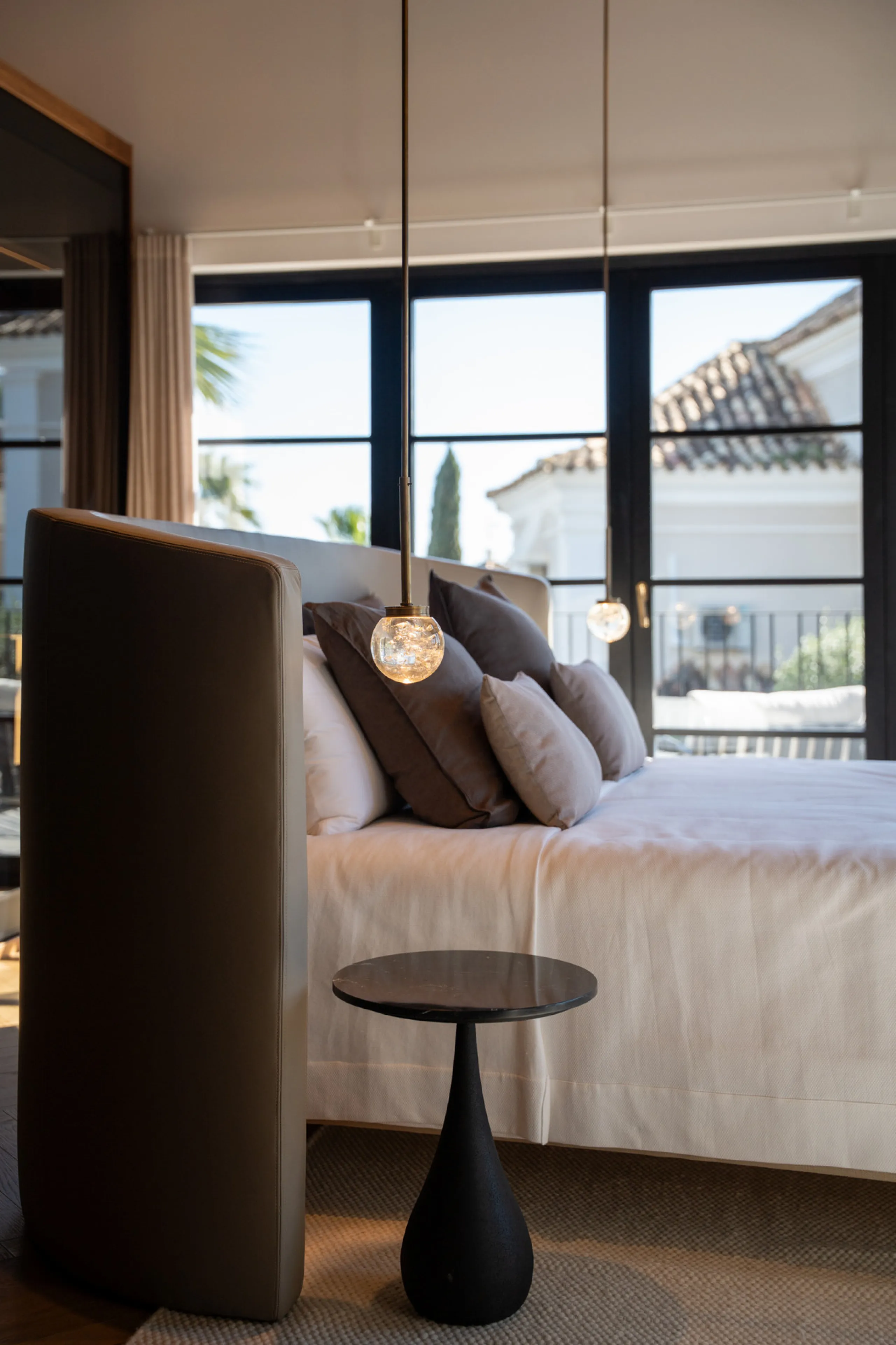 A four-bedroom villa in Nueva Andalucía with open golf and sea views, arranged over multiple levels with a garden-level pool, integrated outdoor kitchen, generous terraces and a private garage.