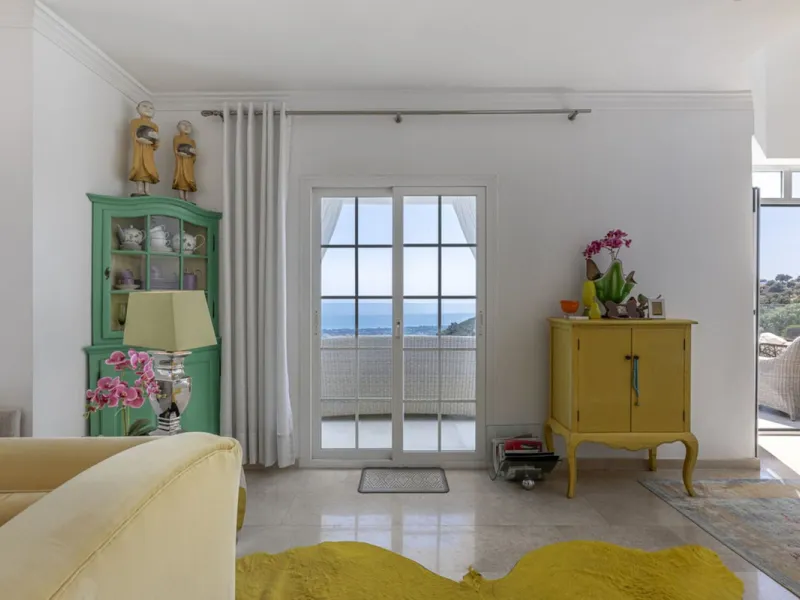 Townhouse with Panoramic Sea Views in La Mairena, East Marbella