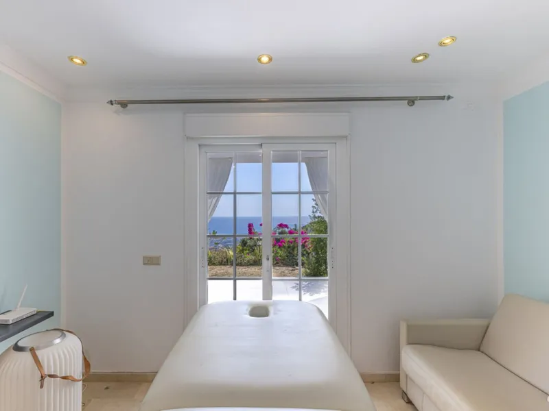 Townhouse with Panoramic Sea Views in La Mairena, East Marbella