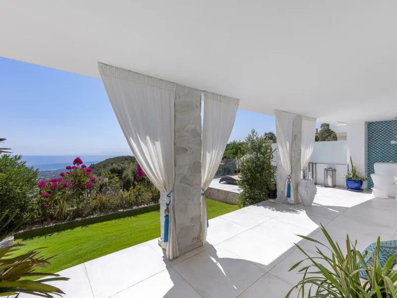 Townhouse with Panoramic Sea Views in La Mairena, East Marbella