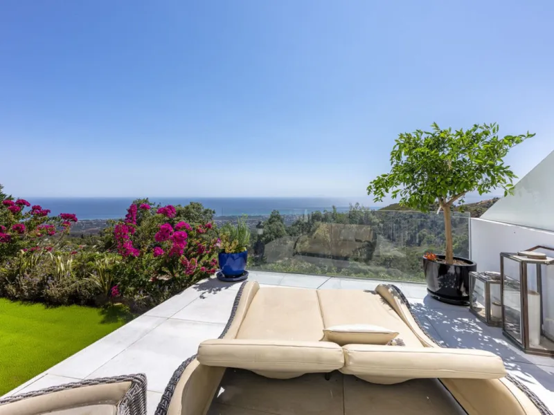 Townhouse with Panoramic Sea Views in La Mairena, East Marbella
