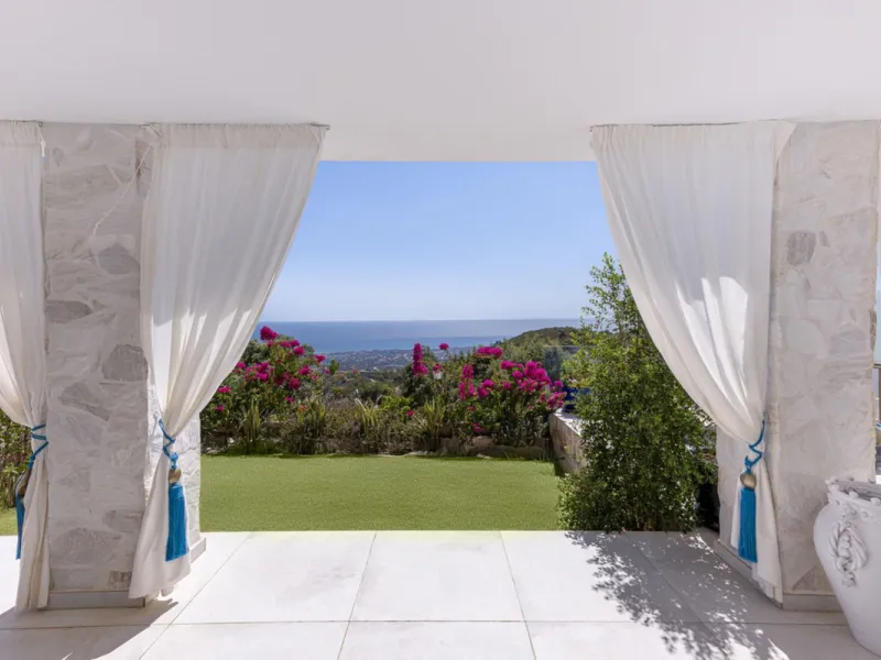 Townhouse with Panoramic Sea Views in La Mairena, East Marbella