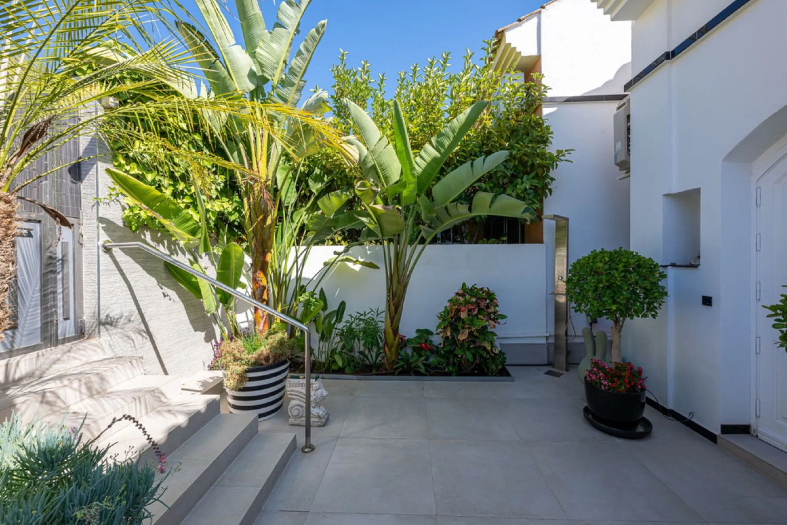 Townhouse with Panoramic Sea Views in La Mairena, East Marbella