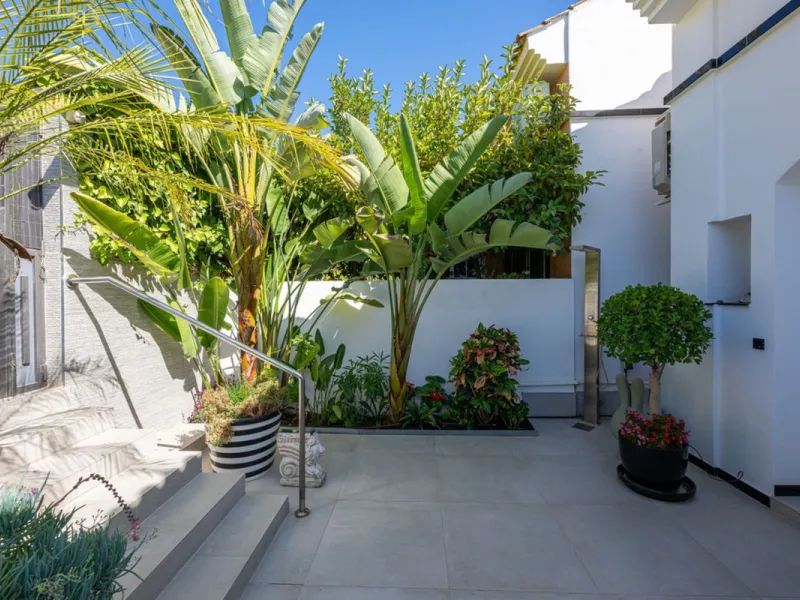 Townhouse with Panoramic Sea Views in La Mairena, East Marbella