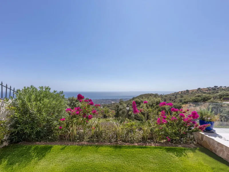 Townhouse with Panoramic Sea Views in La Mairena, East Marbella