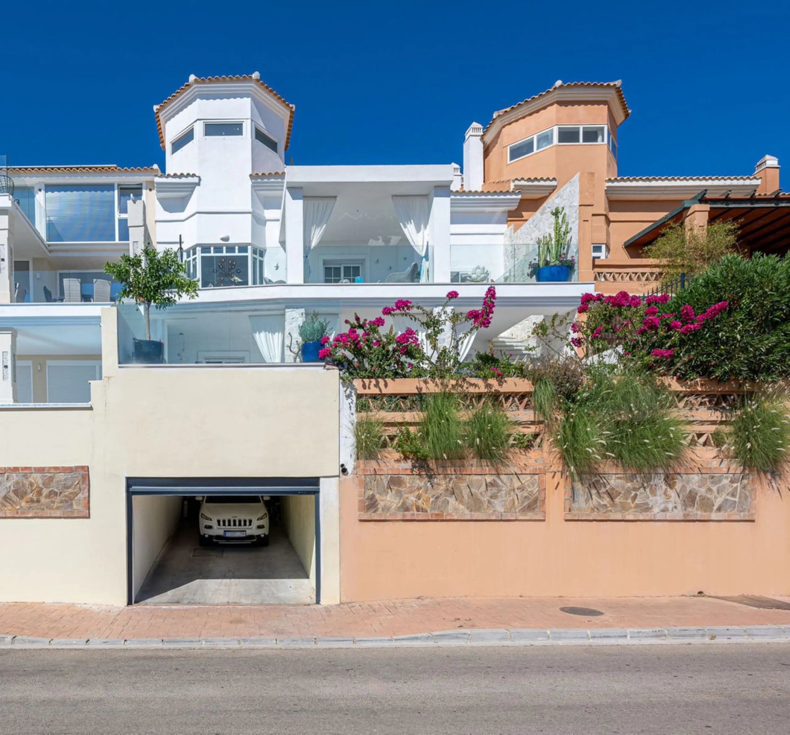 Townhouse with Panoramic Sea Views in La Mairena, East Marbella