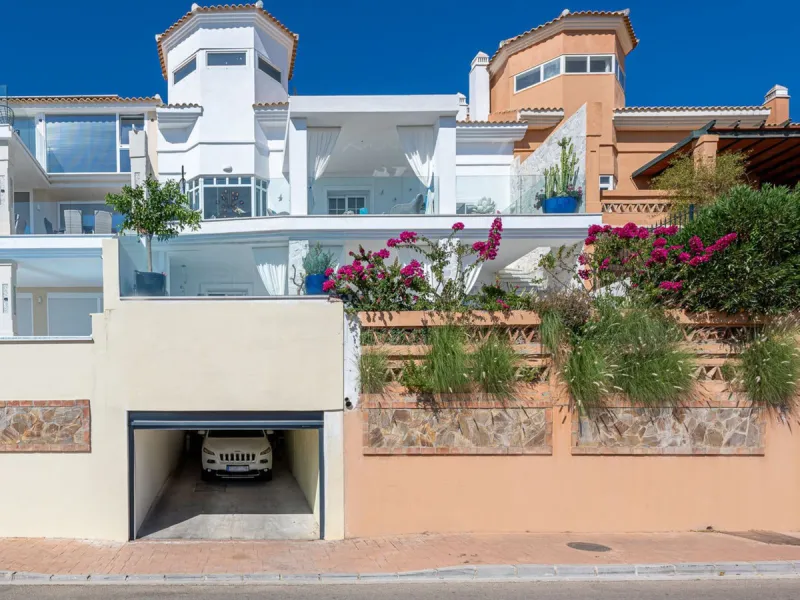 Townhouse with Panoramic Sea Views in La Mairena, East Marbella