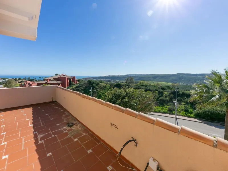 House - Townhouse в продаже в Manilva, Málaga. В доме 3 спален и 2 ванных комнат. Площадь дома 264 м²