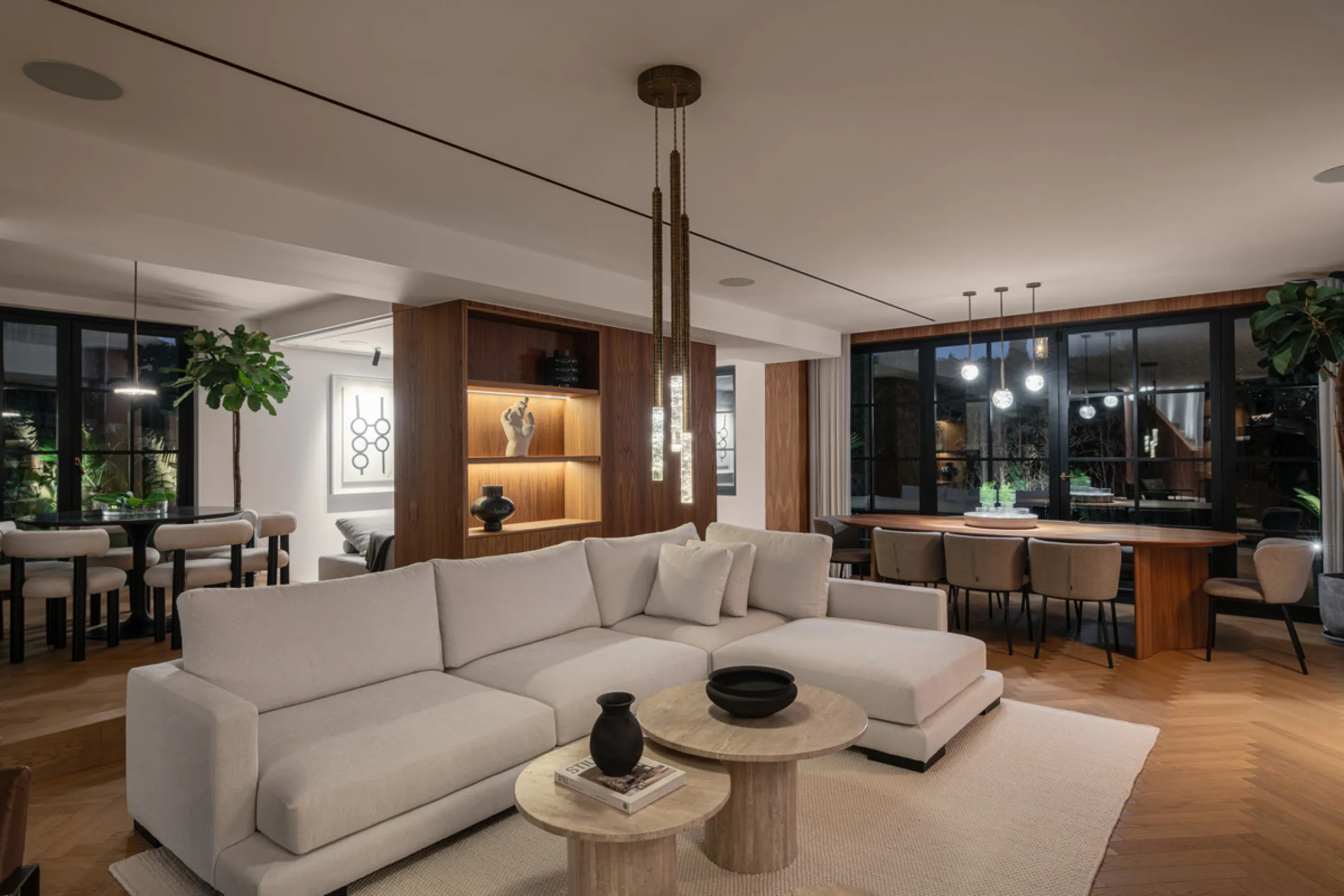 A four-bedroom villa in Nueva Andalucía with open golf and sea views, arranged over multiple levels with a garden-level pool, integrated outdoor kitchen, generous terraces and a private garage.