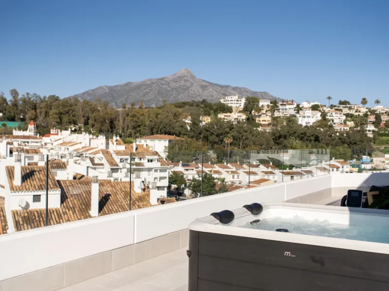 Apartment - Penthouse в продаже в Marbella, Málaga. В доме 4 спален и 2 ванных комнат. Площадь дома 116 м²