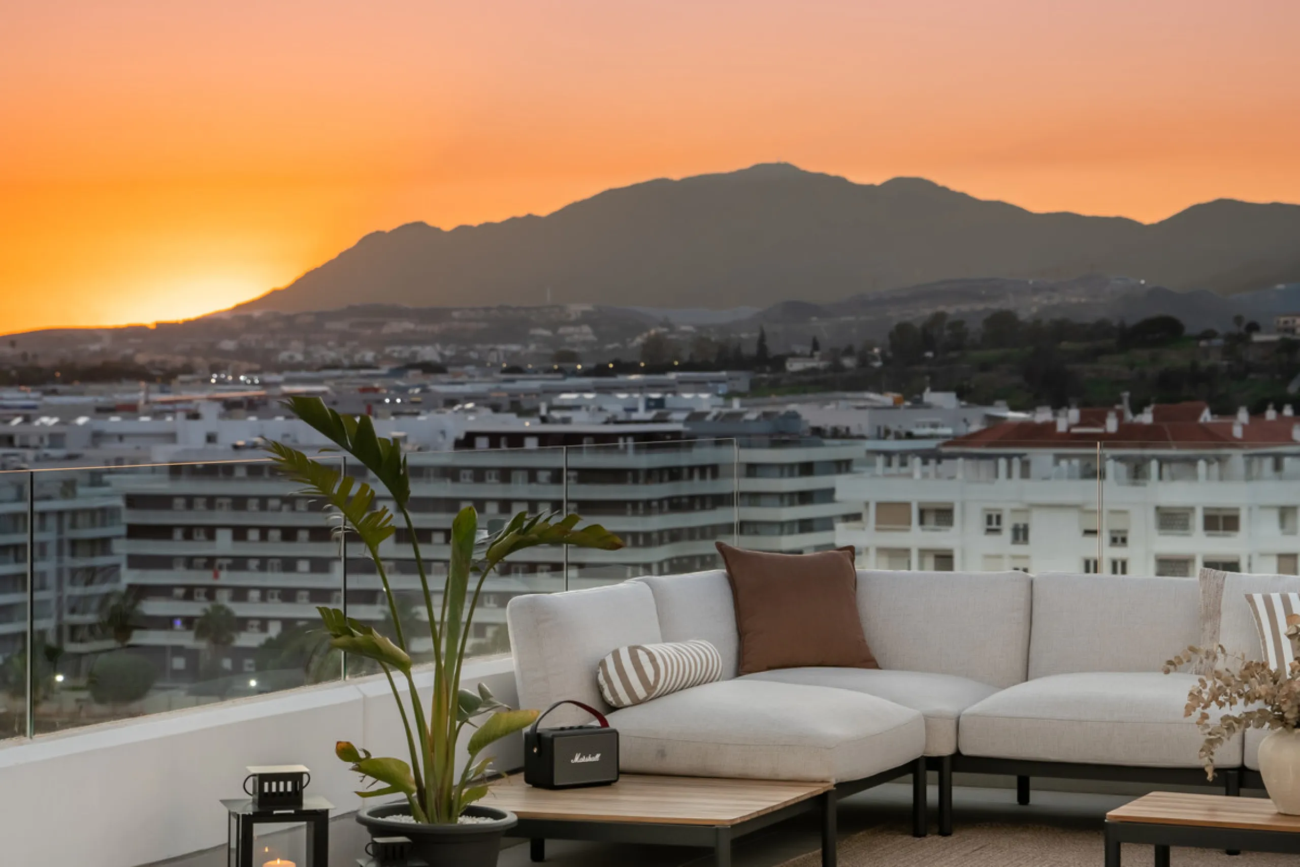 Apartment - Penthouse в продаже в Marbella, Málaga. В доме 4 спален и 2 ванных комнат. Площадь дома 116 м²