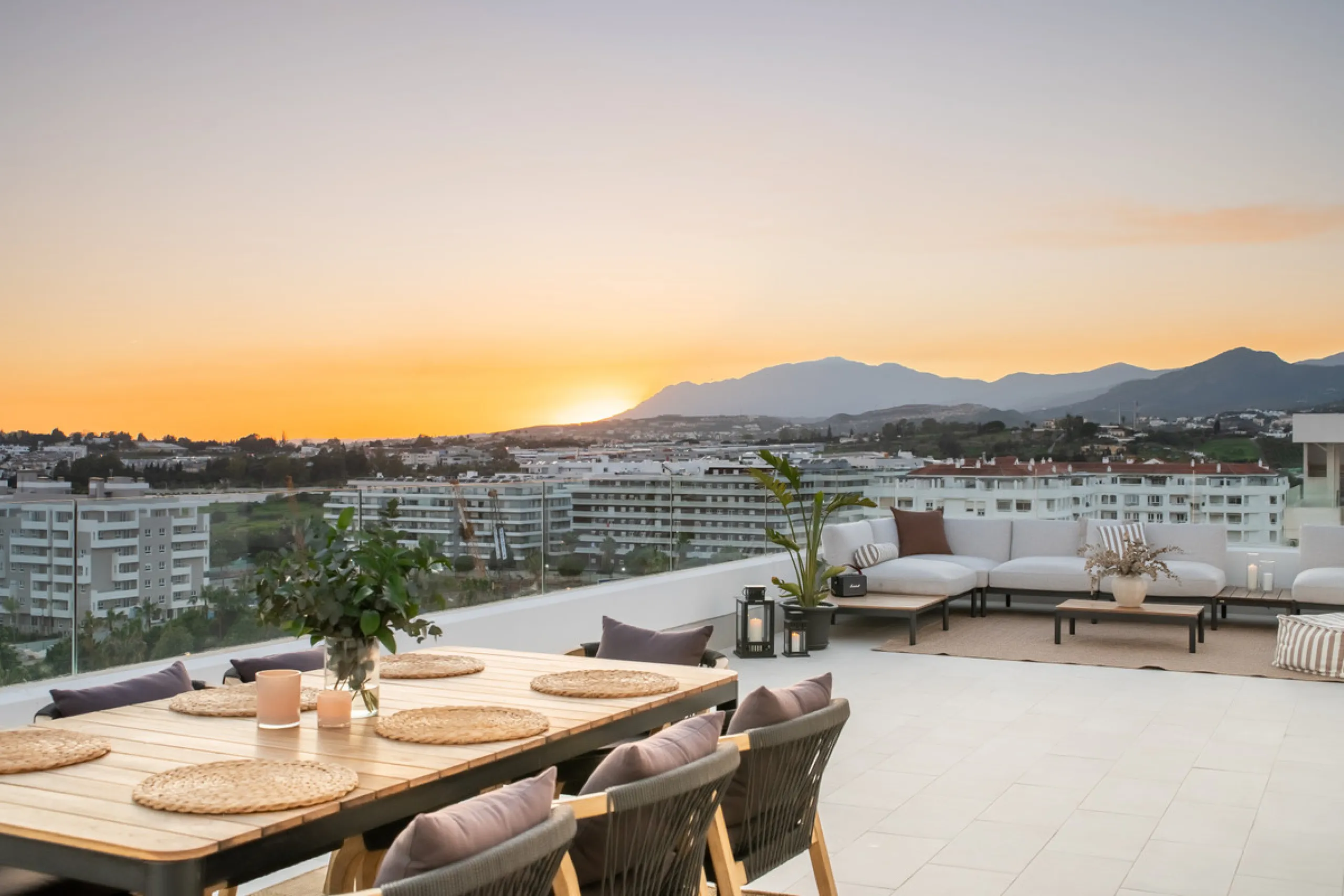 Apartment - Penthouse в продаже в Marbella, Málaga. В доме 4 спален и 2 ванных комнат. Площадь дома 116 м²