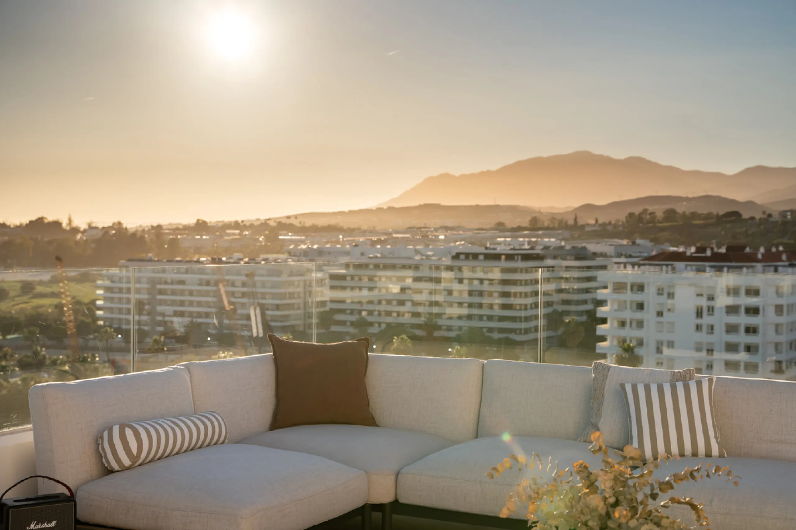 Apartment - Penthouse в продаже в Marbella, Málaga. В доме 4 спален и 2 ванных комнат. Площадь дома 116 м²