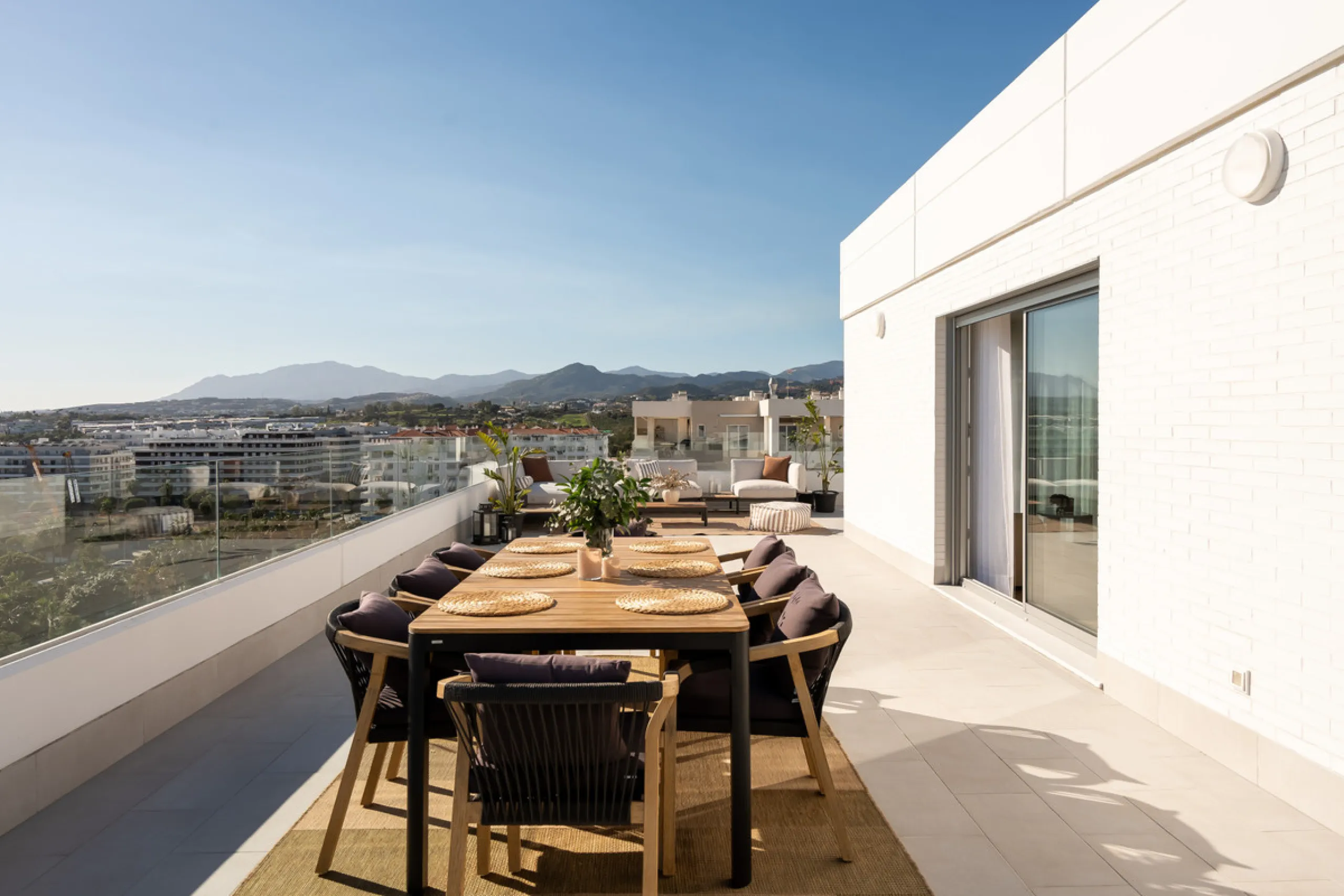Apartment - Penthouse в продаже в Marbella, Málaga. В доме 4 спален и 2 ванных комнат. Площадь дома 116 м²