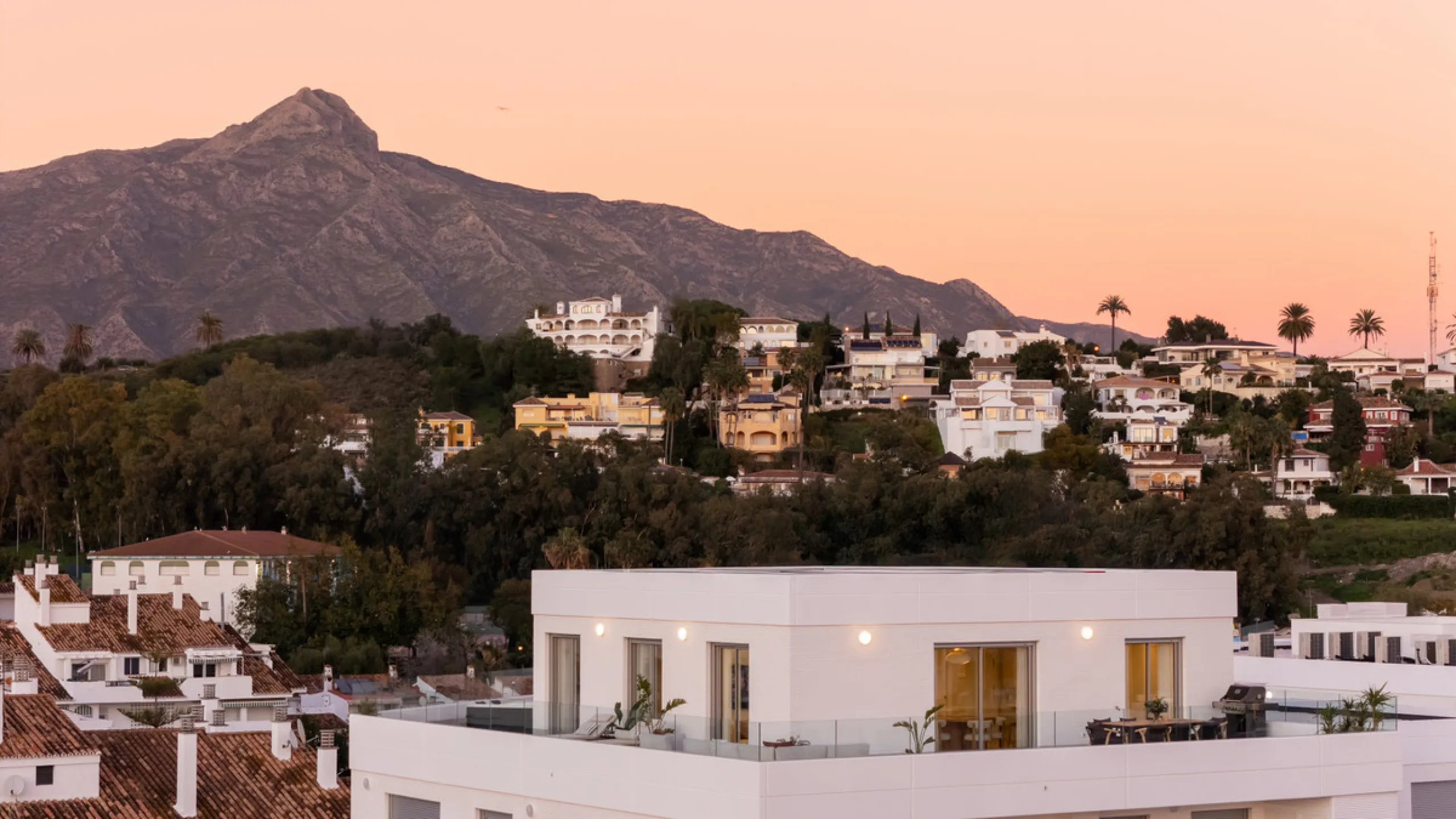 Apartment - Penthouse в продаже в Marbella, Málaga. В доме 4 спален и 2 ванных комнат. Площадь дома 116 м²