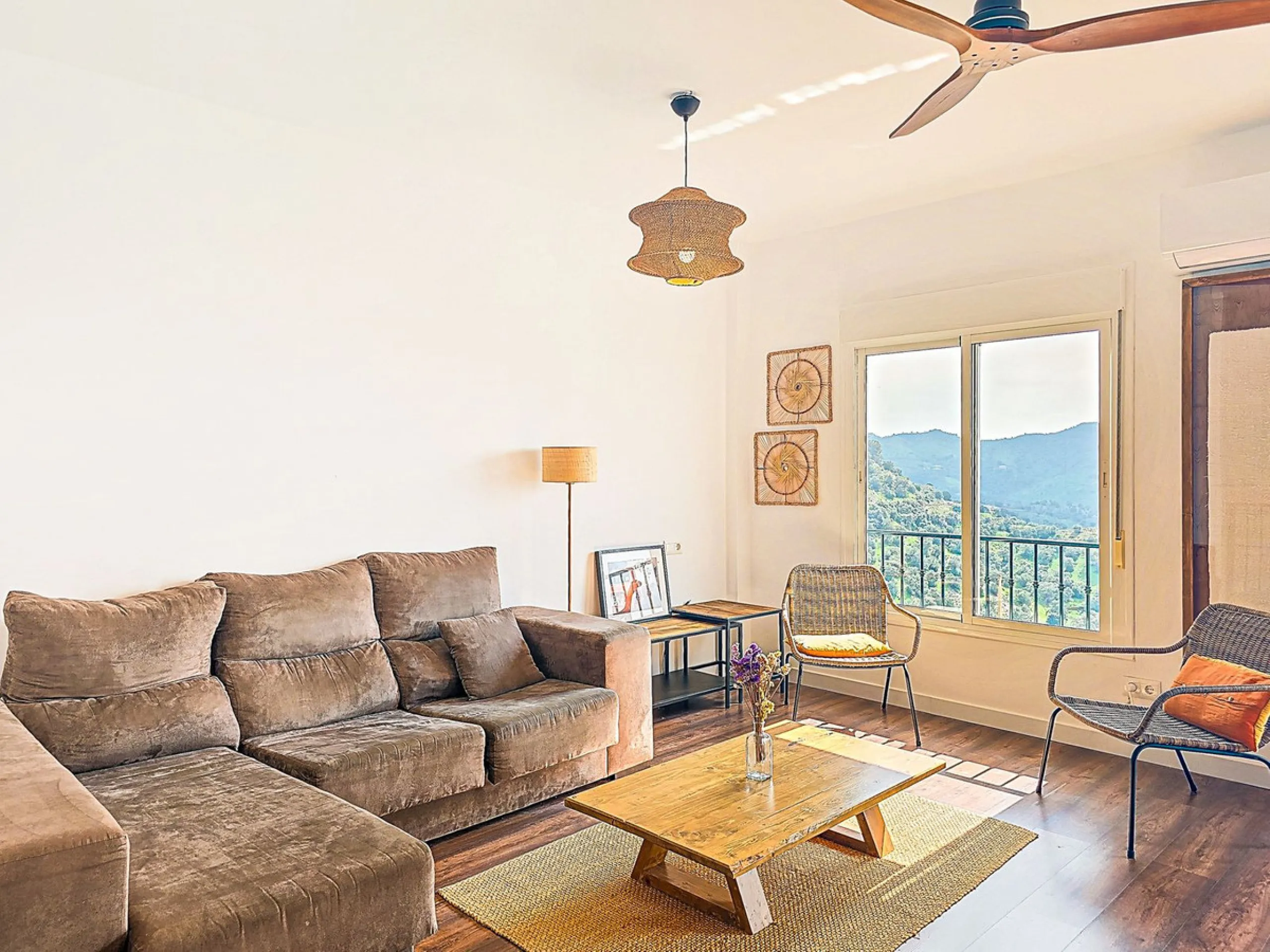 For Sale: Modern semi-detached house with 4 bedrooms in the center of Almogía (Málaga region)