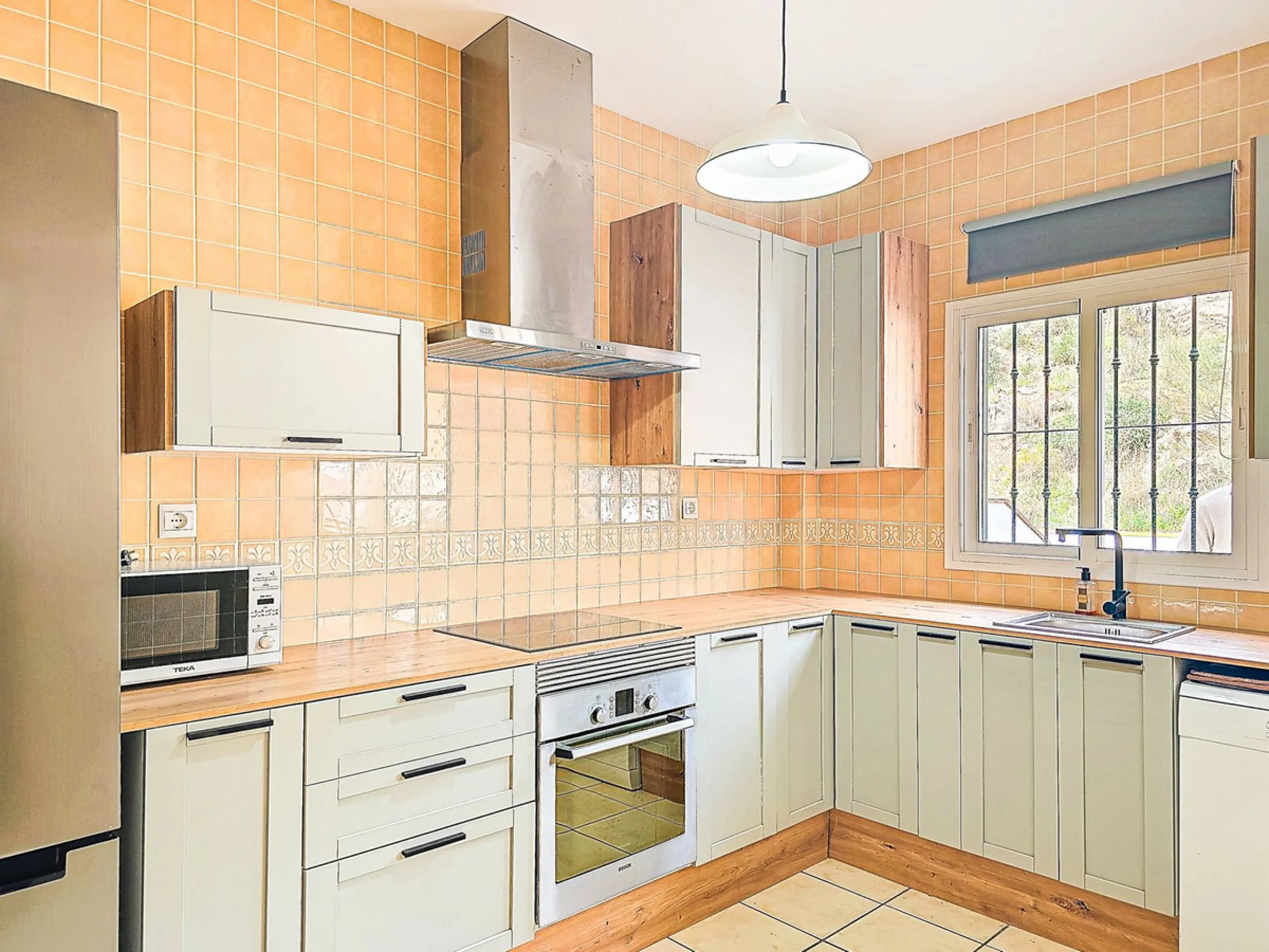 For Sale: Modern semi-detached house with 4 bedrooms in the center of Almogía (Málaga region)