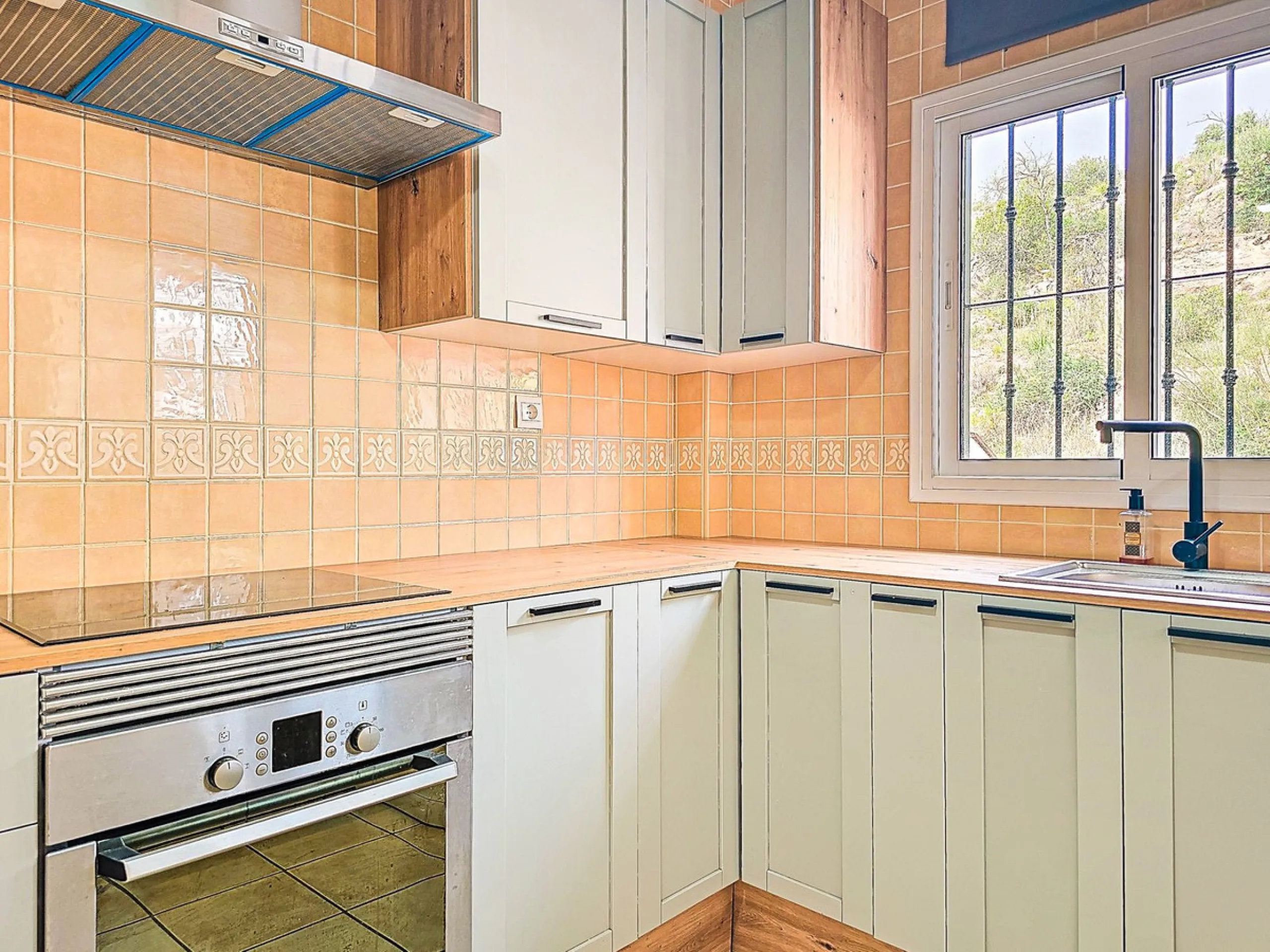 For Sale: Modern semi-detached house with 4 bedrooms in the center of Almogía (Málaga region)