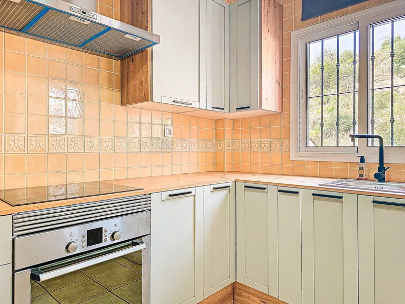 For Sale: Modern semi-detached house with 4 bedrooms in the center of Almogía (Málaga region)