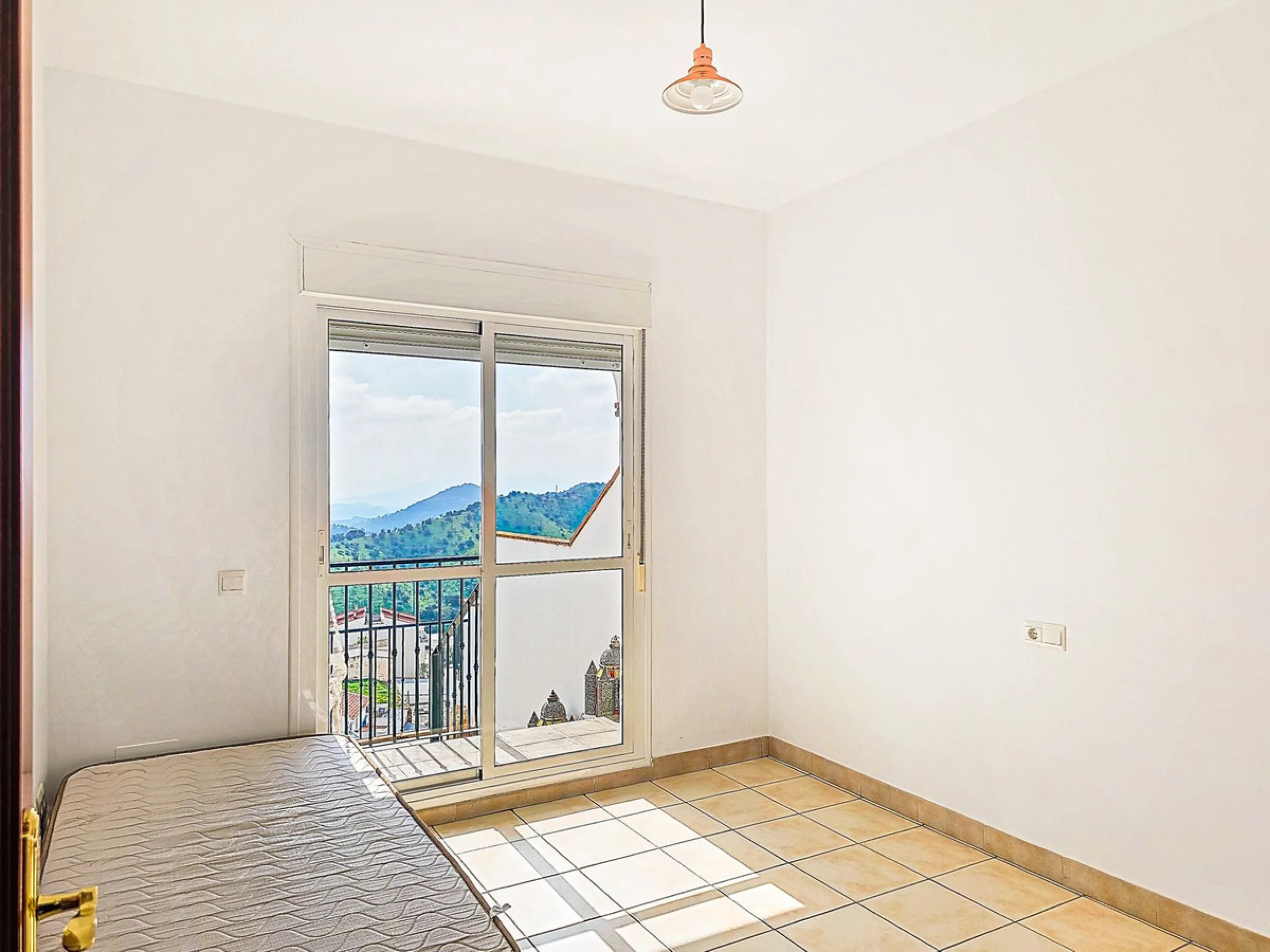 For Sale: Modern semi-detached house with 4 bedrooms in the center of Almogía (Málaga region)