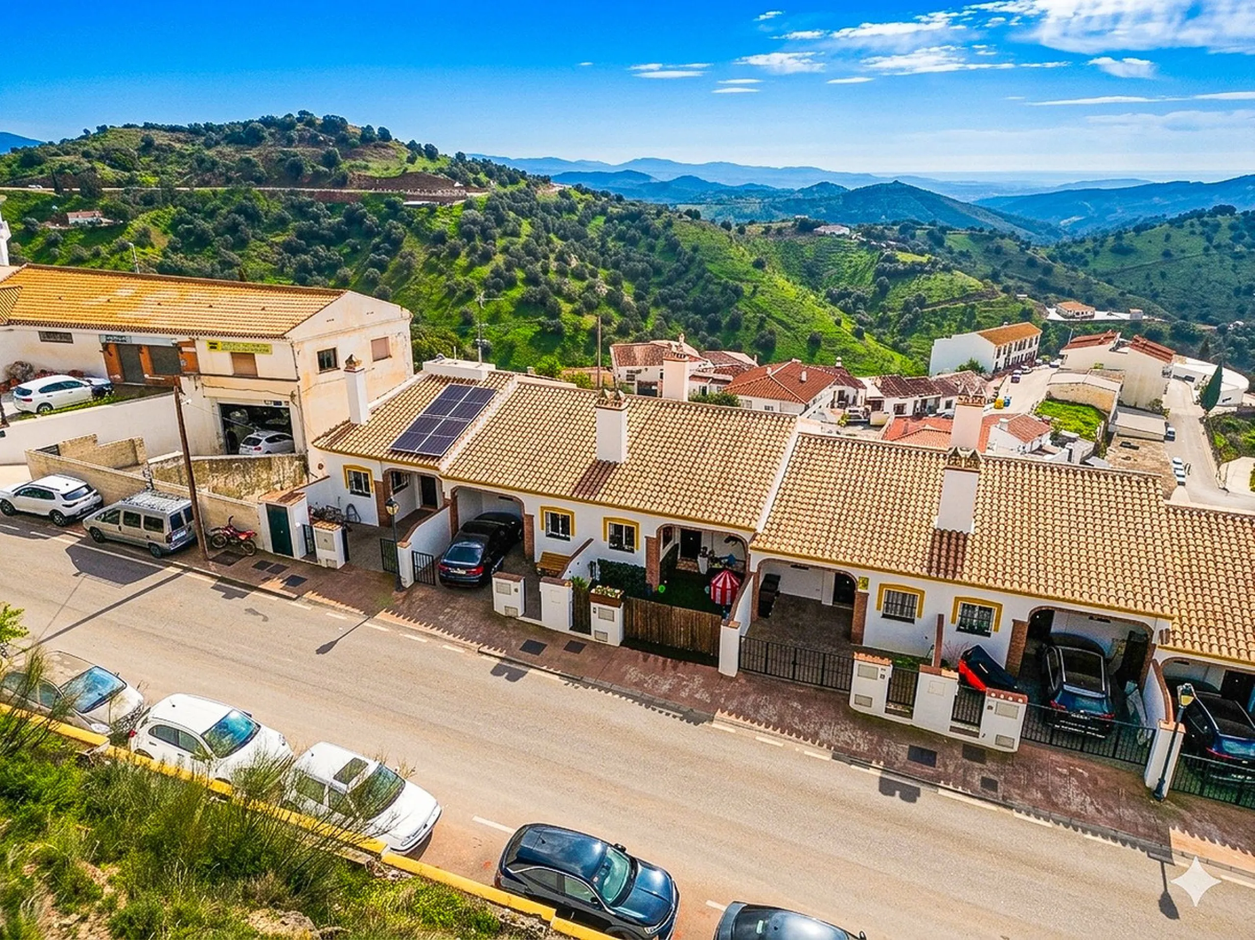 For Sale: Modern semi-detached house with 4 bedrooms in the center of Almogía (Málaga region)