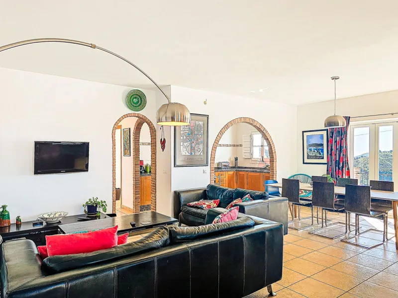 This beautiful modern villa with 5 bedrooms and 3 bathrooms enjoys an enviable elevated position above the charming white village of Cómpeta, offering sweeping views of the Mediterranean Sea, rolling countryside, and the village rooftops below. Stylish, s
