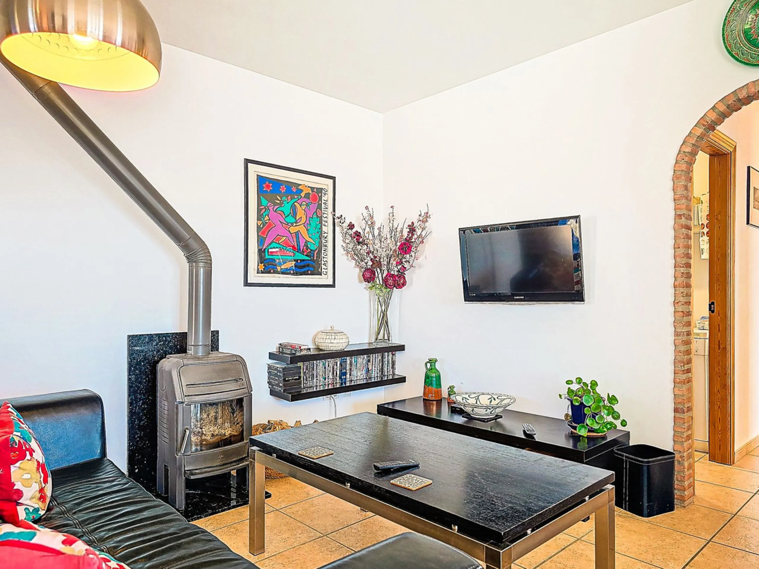 This beautiful modern villa with 5 bedrooms and 3 bathrooms enjoys an enviable elevated position above the charming white village of Cómpeta, offering sweeping views of the Mediterranean Sea, rolling countryside, and the village rooftops below. Stylish, s