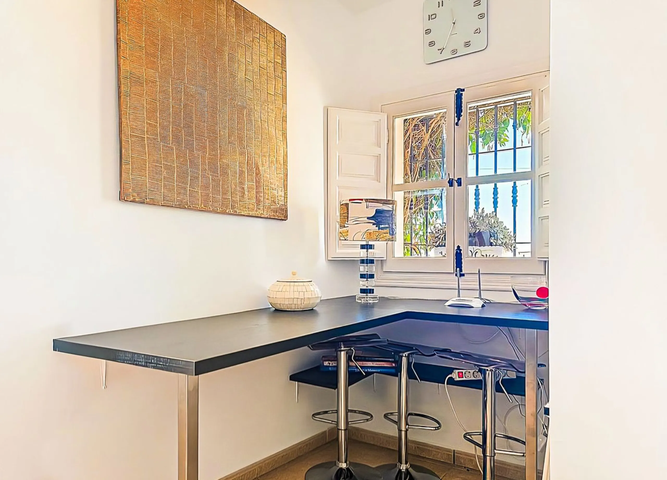 This beautiful modern villa with 5 bedrooms and 3 bathrooms enjoys an enviable elevated position above the charming white village of Cómpeta, offering sweeping views of the Mediterranean Sea, rolling countryside, and the village rooftops below. Stylish, s