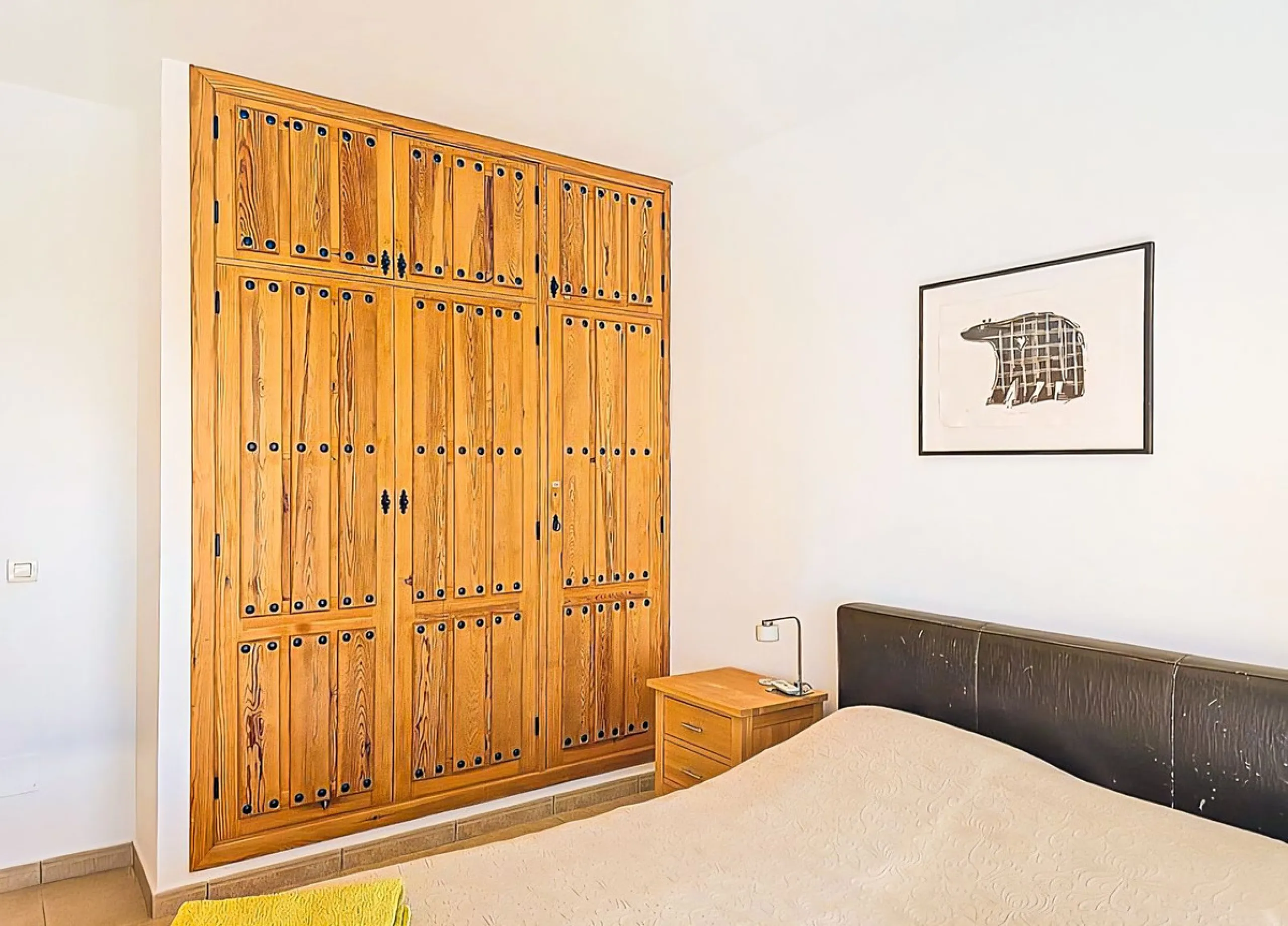 This beautiful modern villa with 5 bedrooms and 3 bathrooms enjoys an enviable elevated position above the charming white village of Cómpeta, offering sweeping views of the Mediterranean Sea, rolling countryside, and the village rooftops below. Stylish, s