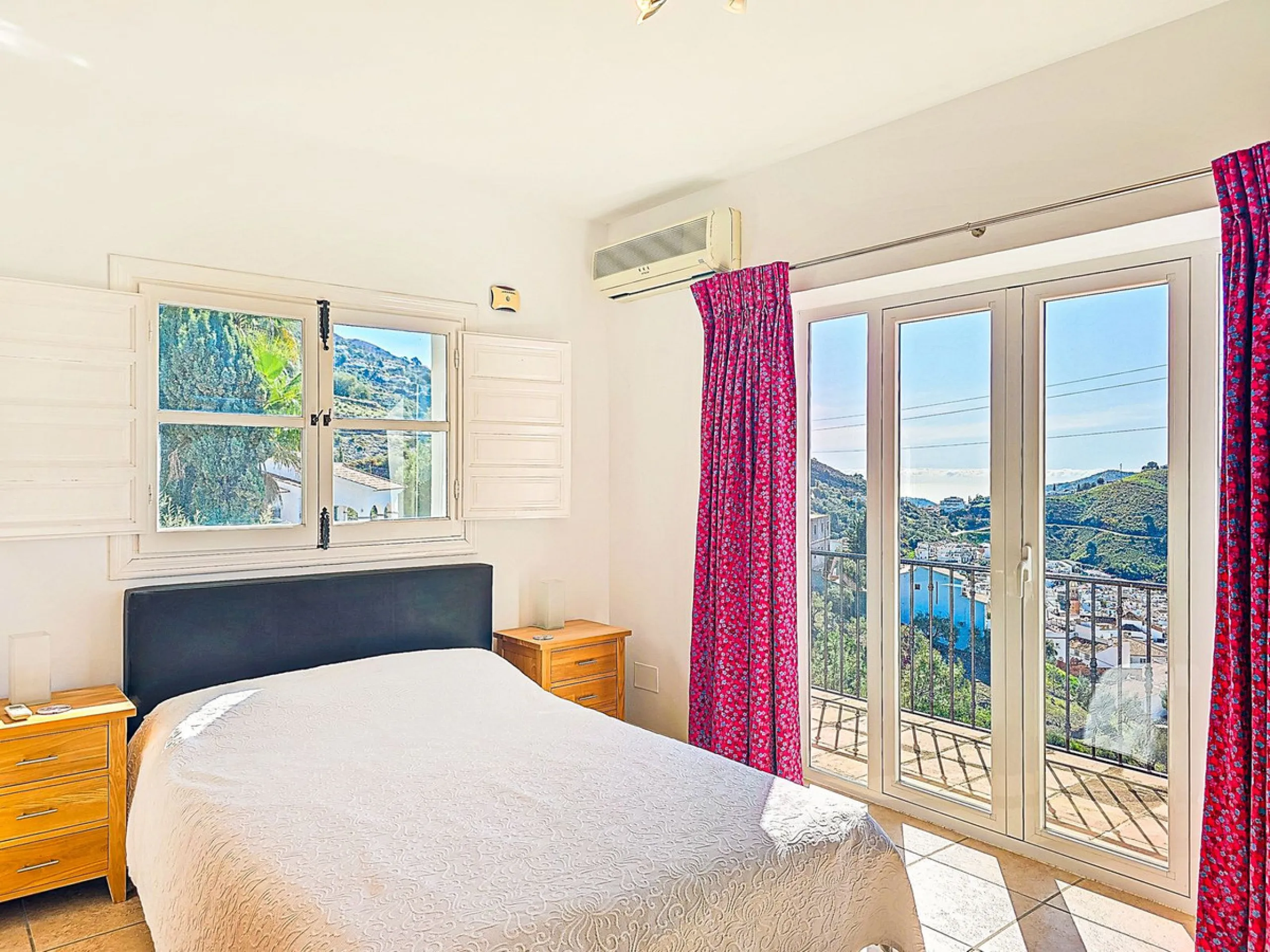 This beautiful modern villa with 5 bedrooms and 3 bathrooms enjoys an enviable elevated position above the charming white village of Cómpeta, offering sweeping views of the Mediterranean Sea, rolling countryside, and the village rooftops below. Stylish, s