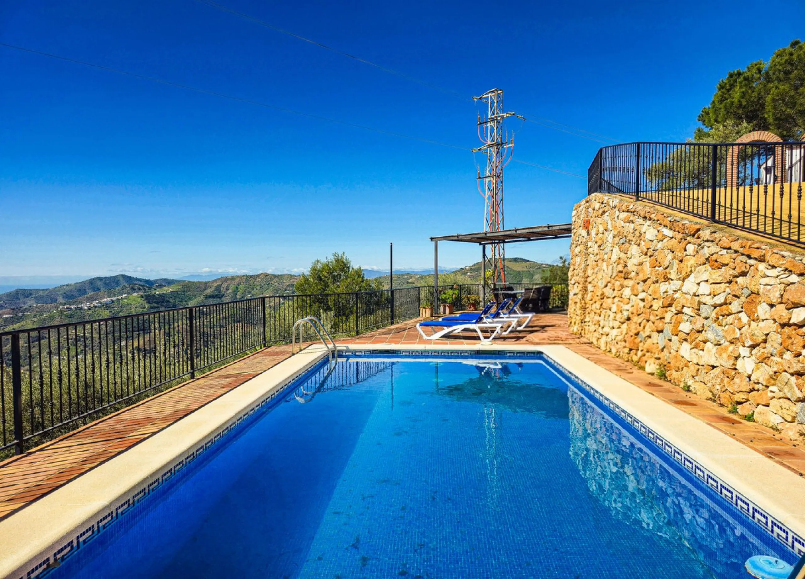 This beautiful modern villa with 5 bedrooms and 3 bathrooms enjoys an enviable elevated position above the charming white village of Cómpeta, offering sweeping views of the Mediterranean Sea, rolling countryside, and the village rooftops below. Stylish, s