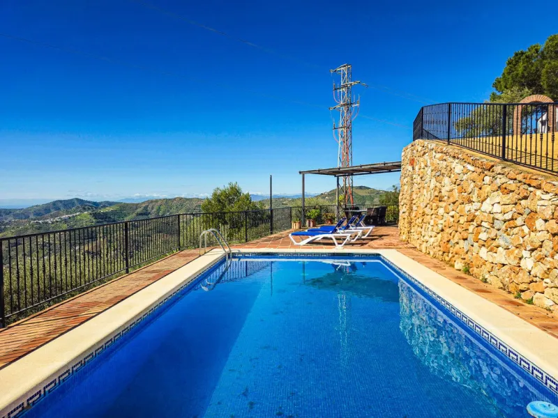 This beautiful modern villa with 5 bedrooms and 3 bathrooms enjoys an enviable elevated position above the charming white village of Cómpeta, offering sweeping views of the Mediterranean Sea, rolling countryside, and the village rooftops below. Stylish, s