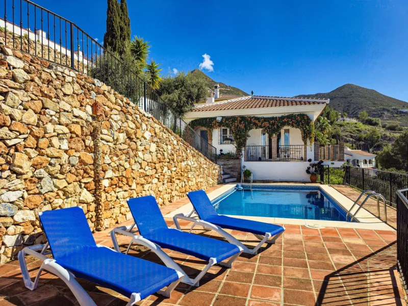 This beautiful modern villa with 5 bedrooms and 3 bathrooms enjoys an enviable elevated position above the charming white village of Cómpeta, offering sweeping views of the Mediterranean Sea, rolling countryside, and the village rooftops below. Stylish, s