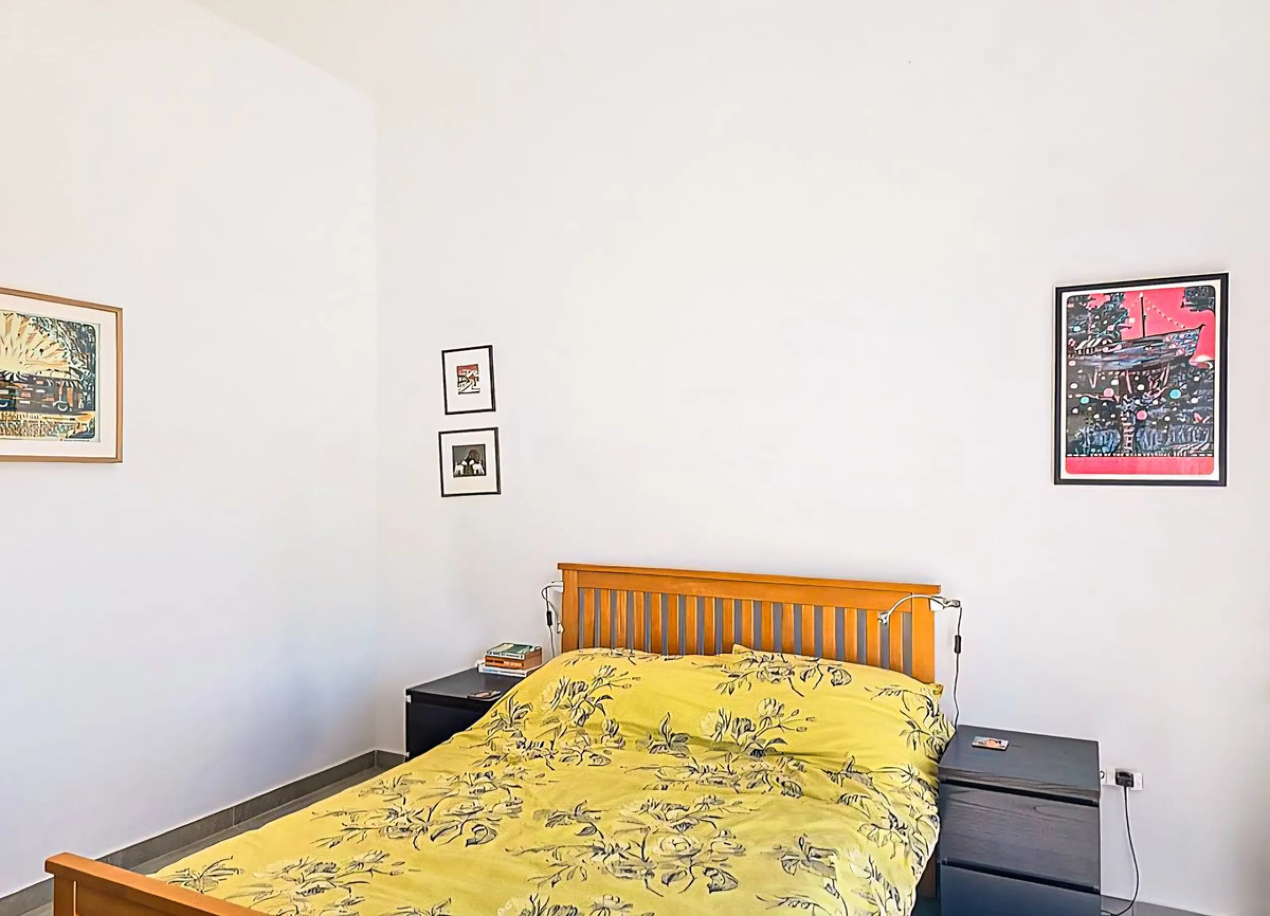 This beautiful modern villa with 5 bedrooms and 3 bathrooms enjoys an enviable elevated position above the charming white village of Cómpeta, offering sweeping views of the Mediterranean Sea, rolling countryside, and the village rooftops below. Stylish, s