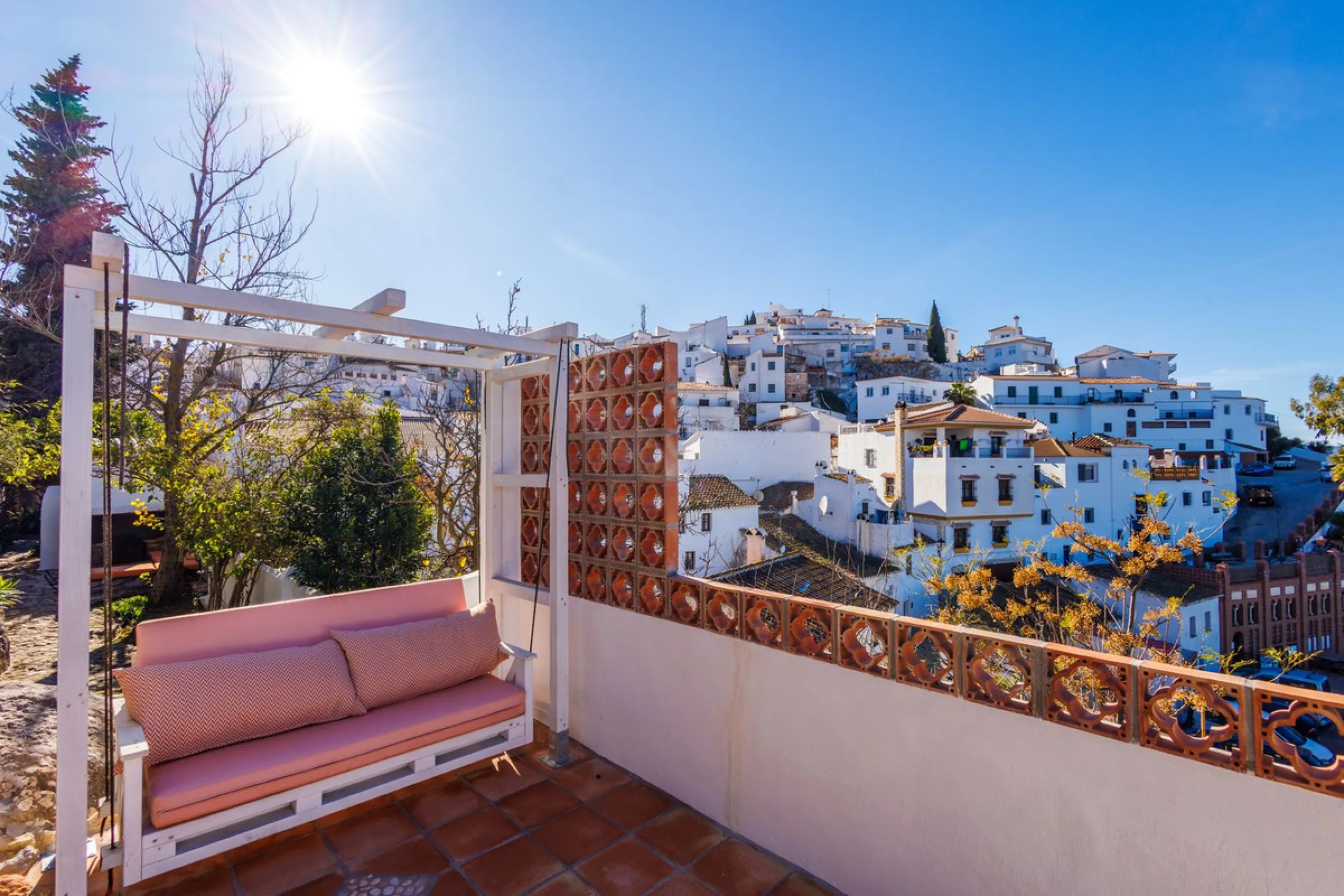 House - Semi-Detached House в продаже в Comares, Málaga. В доме 6 спален и 3 ванных комнат. Площадь дома 274 м². Площадь участка 966 м²