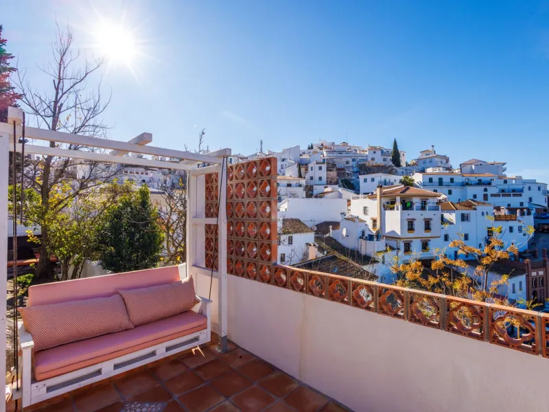 House - Semi-Detached House в продаже в Comares, Málaga. В доме 6 спален и 3 ванных комнат. Площадь дома 274 м². Площадь участка 966 м²