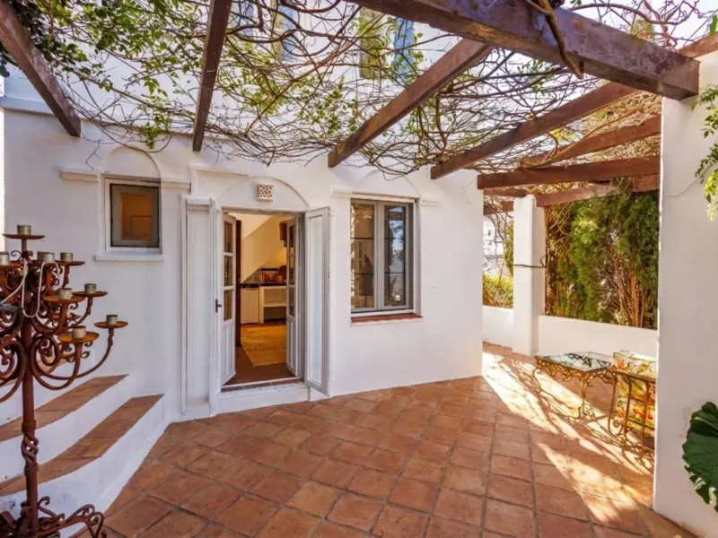 House - Semi-Detached House в продаже в Comares, Málaga. В доме 6 спален и 3 ванных комнат. Площадь дома 274 м². Площадь участка 966 м²
