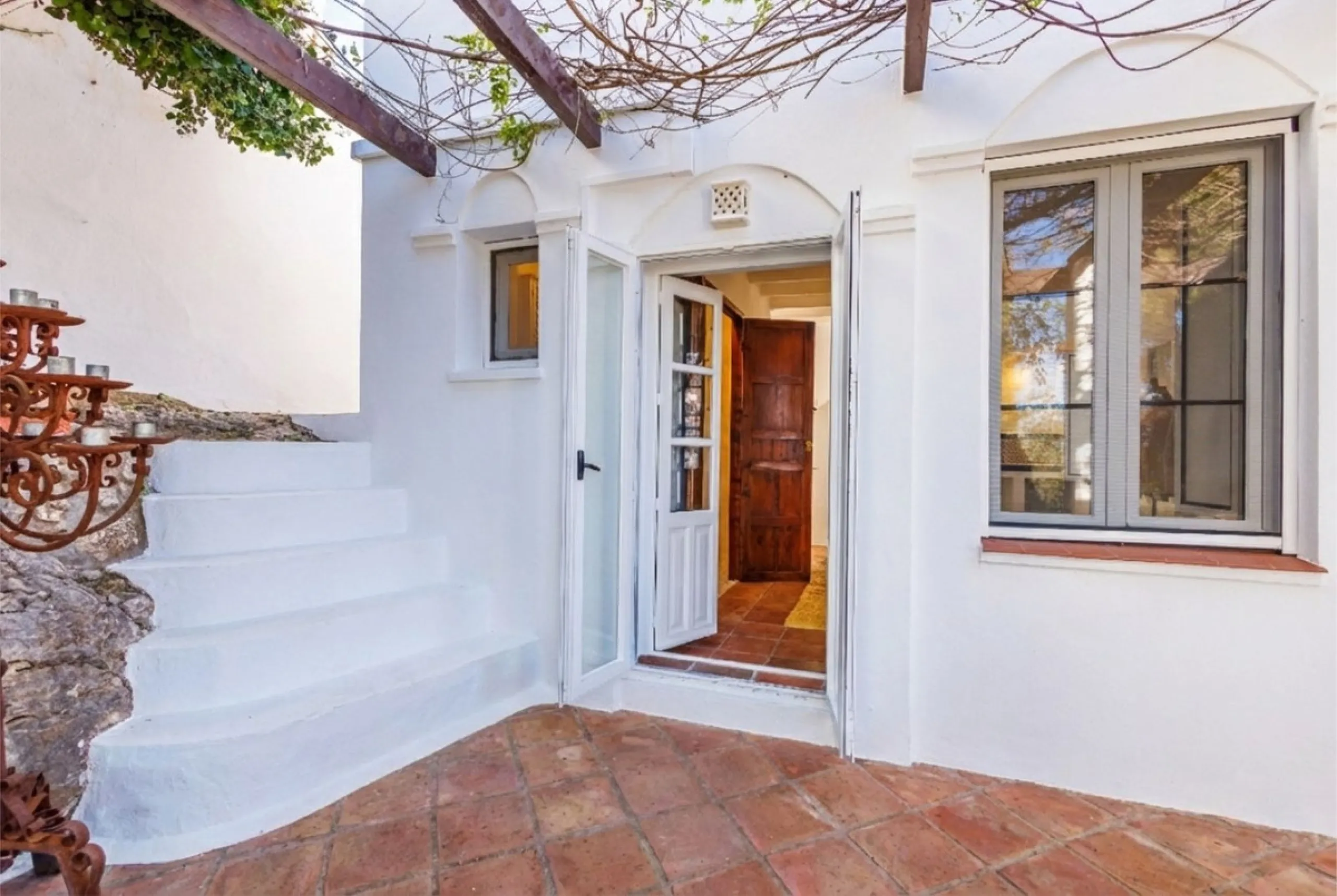House - Semi-Detached House в продаже в Comares, Málaga. В доме 6 спален и 3 ванных комнат. Площадь дома 274 м². Площадь участка 966 м²