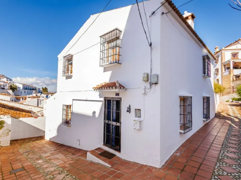 House - Semi-Detached House в продаже в Comares, Málaga. В доме 6 спален и 3 ванных комнат. Площадь дома 274 м². Площадь участка 966 м²